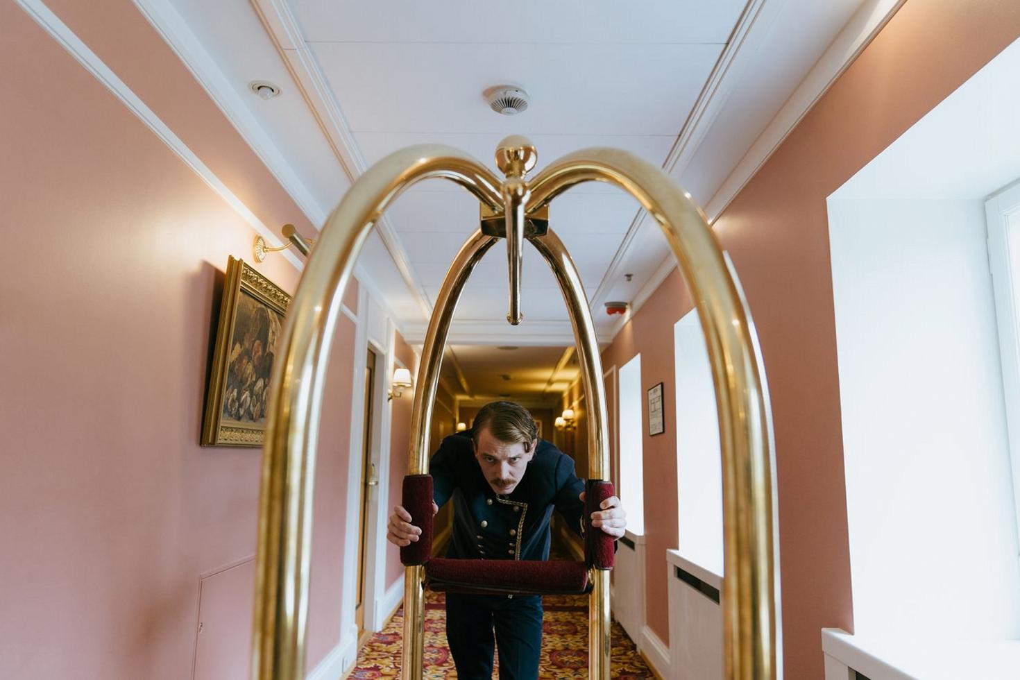 Hotel hallway service